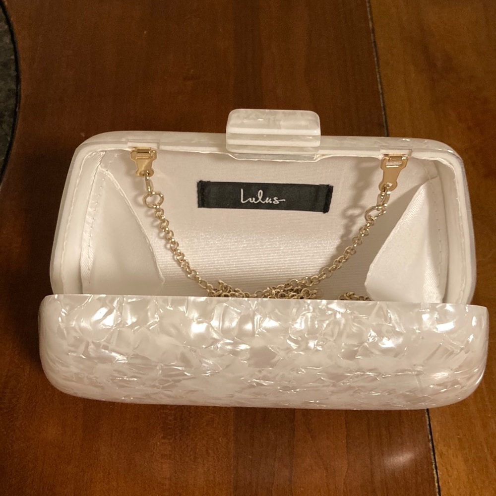 Lulus clam purse